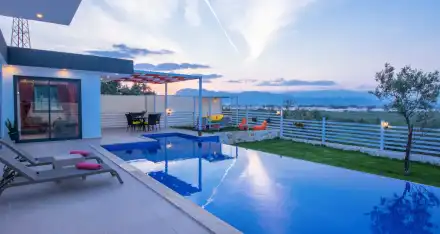 Villa Nar Çiçeği