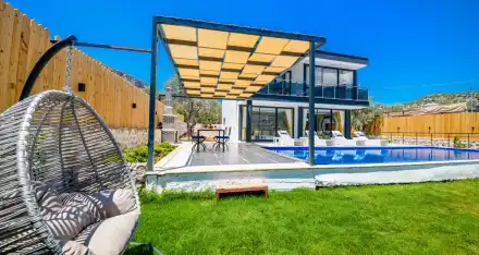 Villa Black Rose